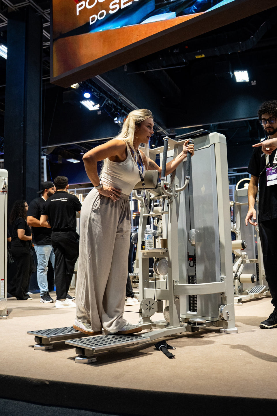 Gluteleader Standing Glute Machine